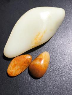 和田玉籽料皮色种类