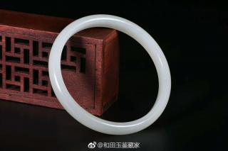 和田玉山料手镯,圈口57mm,细条8mm.无裂无杂,白度1.2左右